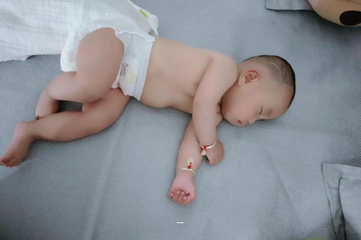 邵东宝宝脸上有白色斑块 邵东宝宝脸上有白色斑块